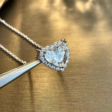 Xpoko Handmade Heart Shaped 2 Carat Moissanite Pendant Delicate Glamour Wedding Pendant Necklace Ladies Party Necklace Jewelry Gift